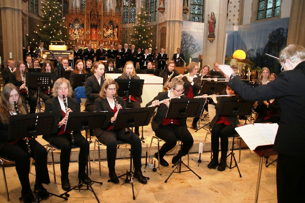Benefizkonzert: Kolping-Blasorchester u. Kirchenchor – Erlös: 1.800 €